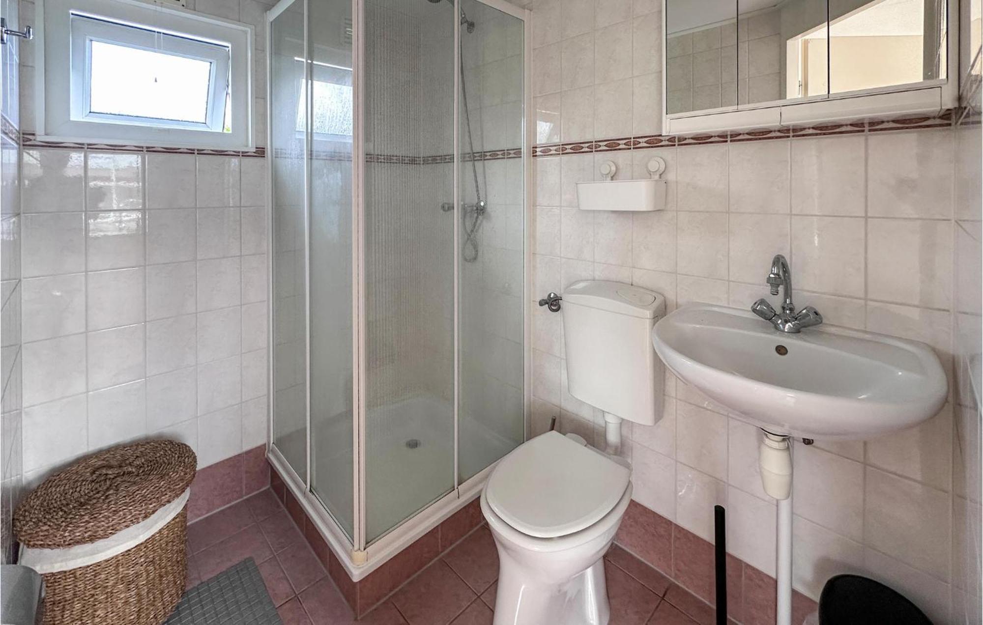 Lovely Home In Tzummarum With Wifi Luaran gambar